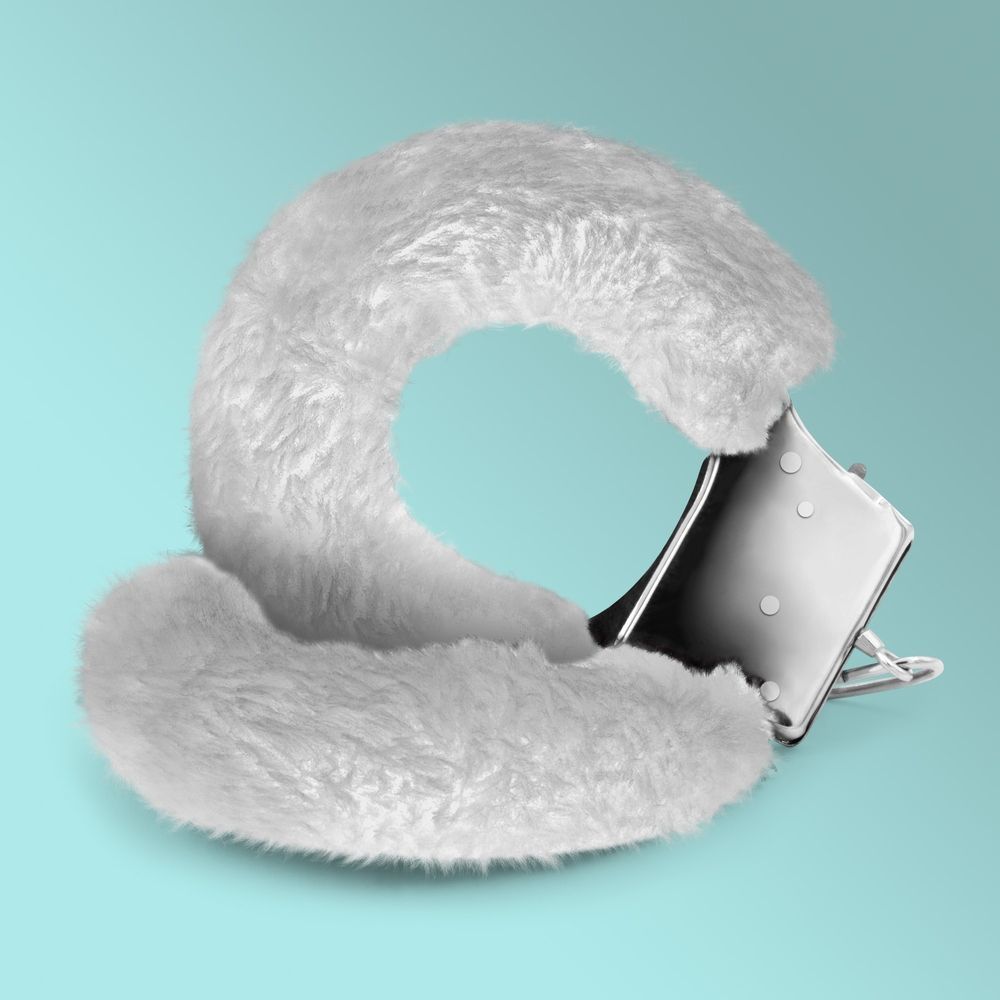 Наручники Love Cuffs Crushious металлические, с белым мехом