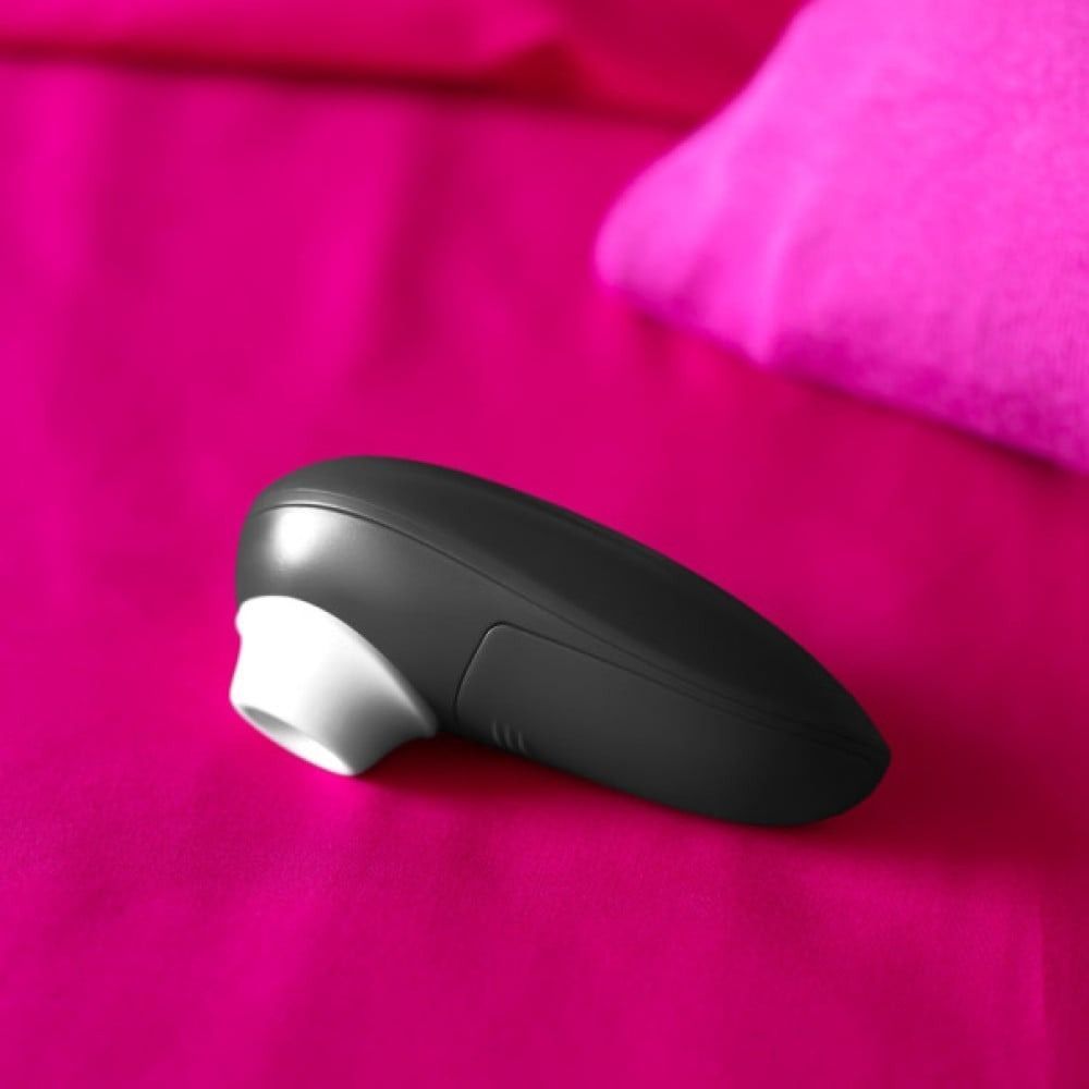 Вакуумный мини-стимулятор клитора Womanizer Mini 2, черный