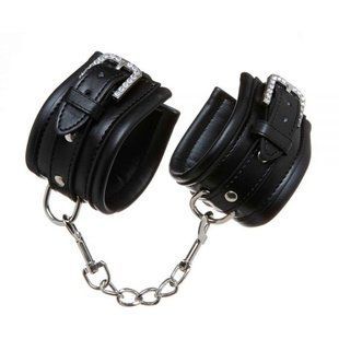 Наручники&nbsp;с&nbsp;уплотнителем Luxury Fetish Rivet and Style BLACK