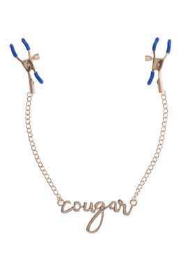 Зажимы для сосков Sex & Mischief на золотой цепочкой со словом &laquo;Cougar&raquo;