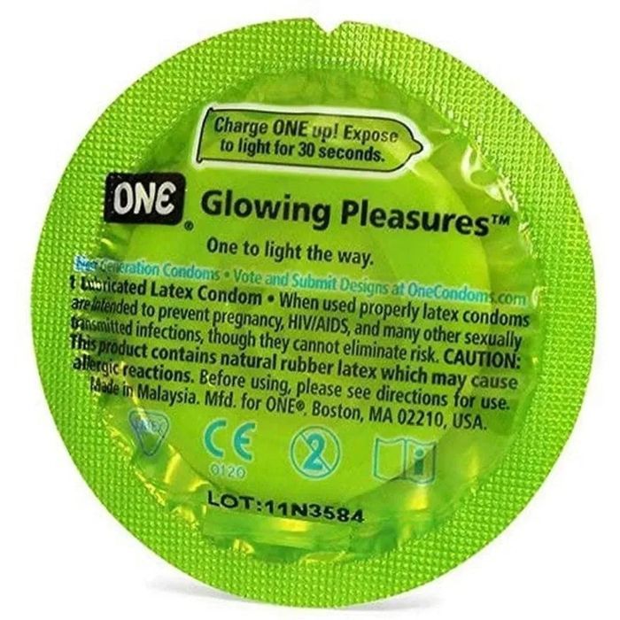 Презерватив латексный One Glowiing Pleasures светящийся в темноте, 1 шт.