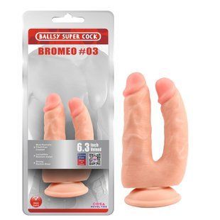 Фаллоимитатор&nbsp;двойной&nbsp;на&nbsp;присоске Chisa&nbsp;Ballsy Super Cock реалистичный, бежевый