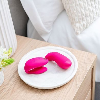 Вибратор для пар We-Vibe Chorus Pro Electric Pink с пультом и приложением, розовый