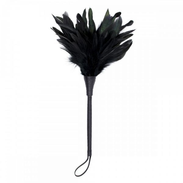 Метелочка с перьям, Black