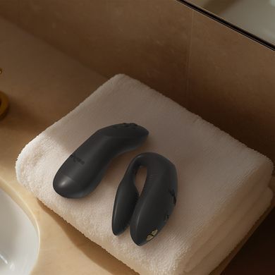 Вибратор для пар We-Vibe Chorus Pro Satin Blackс пультом и приложением, черный