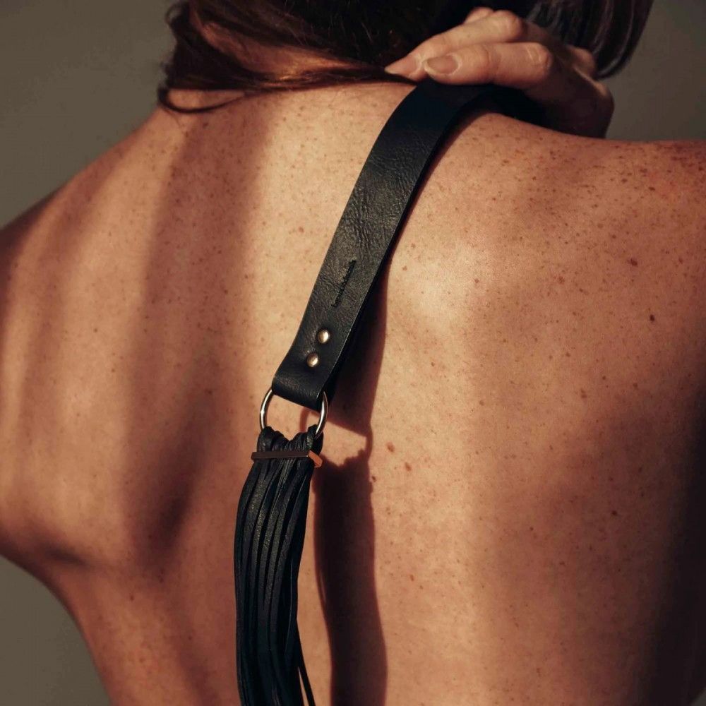 Флоггер Bijoux Indiscrets MAZE - Tassel Flogger Black