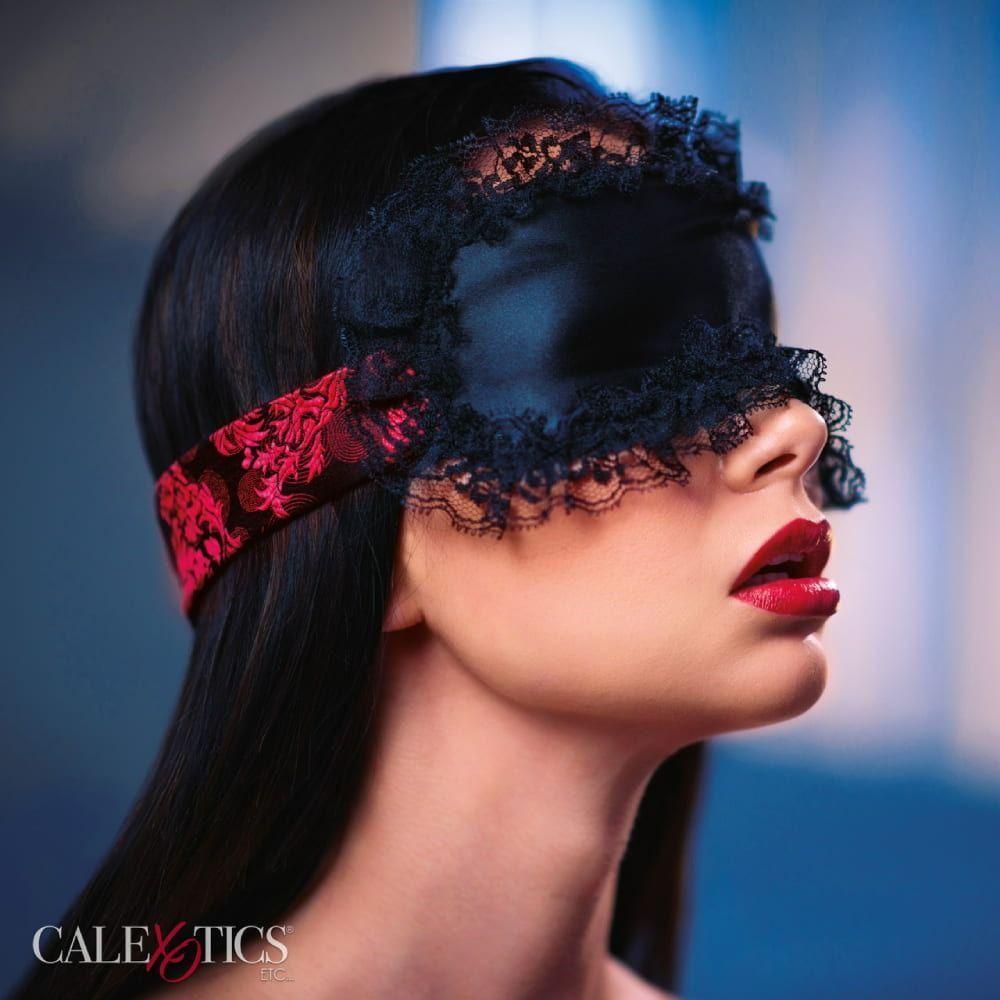 Маска на глаза с кружевом и лентами в узор Scandal California Exotic черно-красная
